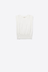 Q2 Maglione a maglia senza maniche con drappeggio sulle spalle in bianco