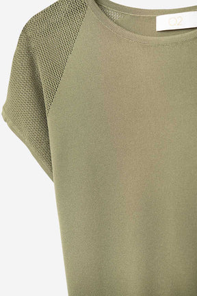 Maglione a manica corta color cachi con rete a maglia sulla spalla