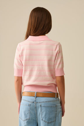 Maglione a righe bianche e rosa con collo a polo