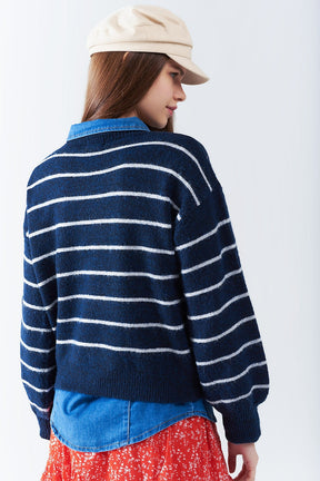 Maglione a righe blu con dettaglio a cuore rosso