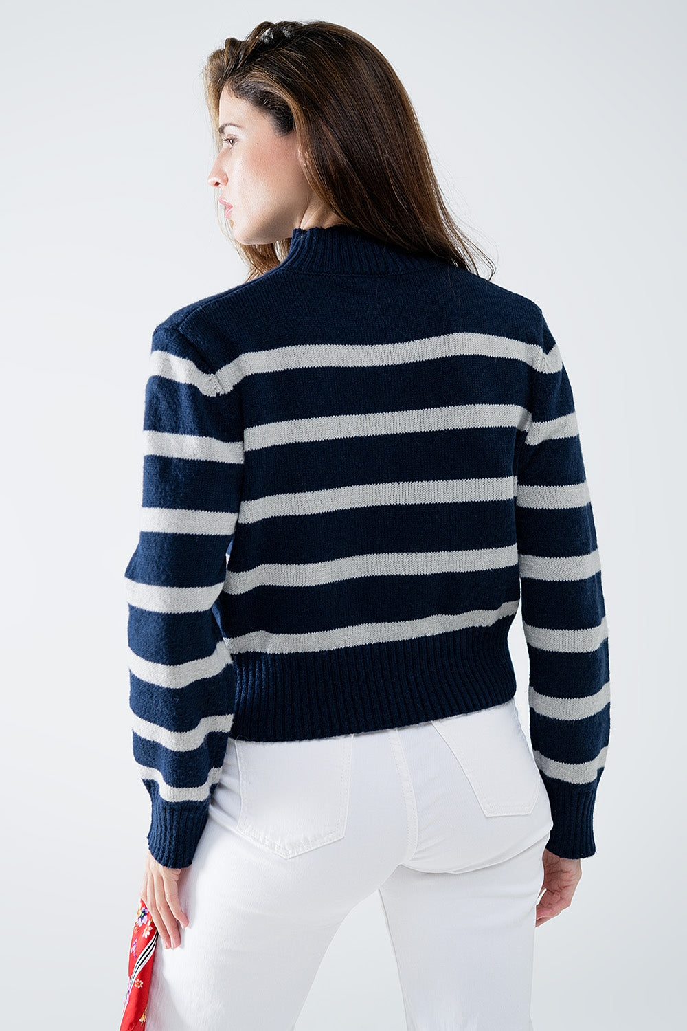 Maglione a righe con collo alto blu navy e grigio