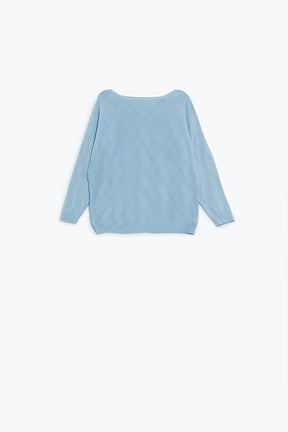 Q2 Maglione azzurro con stampa argyle e scollo a barca