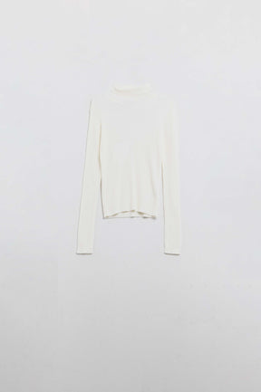 Maglione basic a coste color crema con collo alto