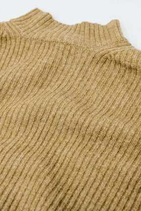 maglione beige a collo alto a coste