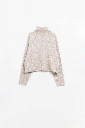 Maglione beige a collo alto e soffice dal taglio rilassato