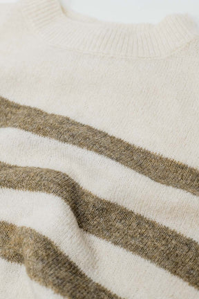 Maglione beige a maglia morbida con righe cammello