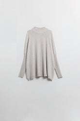 Q2 Maglione beige con maniche aderenti