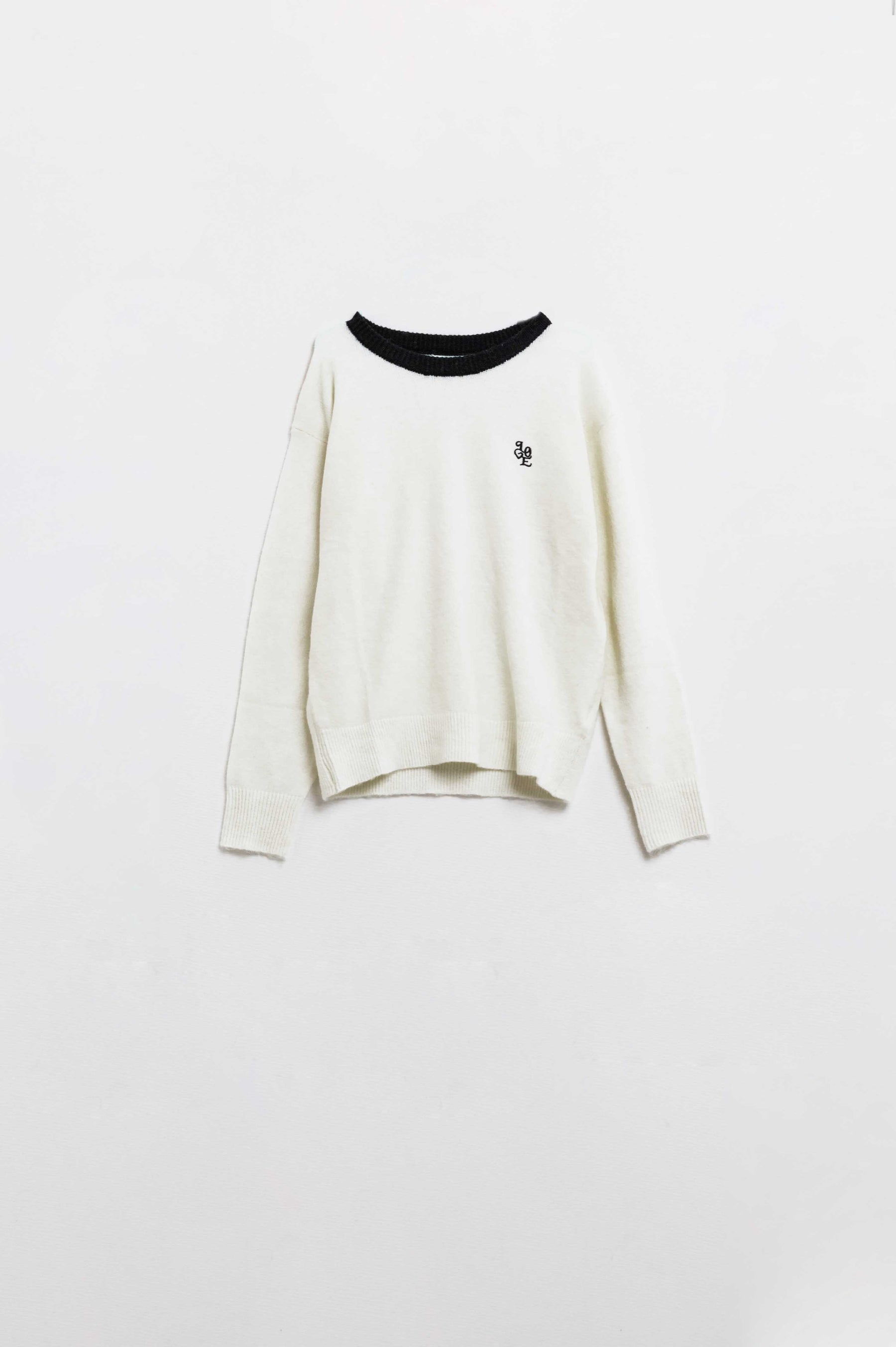 Maglione bianco con colletto a contrasto e logo love sul petto