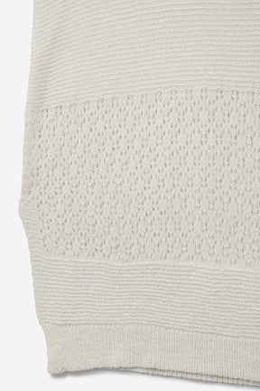 Maglione bianco con morbida maglia aperta e maniche scese
