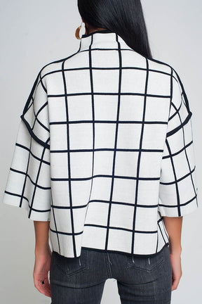 Maglione bianco con stampa a scacchi in manica 3/4 e collo alto