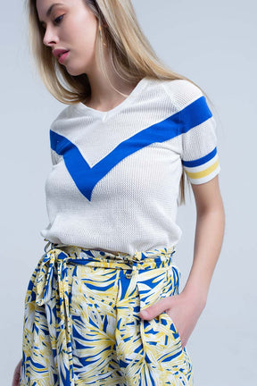 Q2 Maglione bianco traforato con dettagli blu