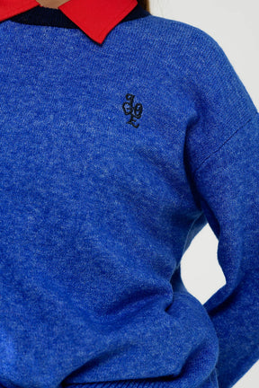 Maglione blu con colletto a contrasto e logo love sul petto