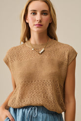 Q2 Maglione cammello con morbida maglia aperta e maniche scese