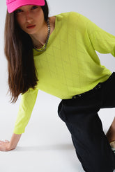 Q2 Maglione color lime con stampa argyle e scollo a barca