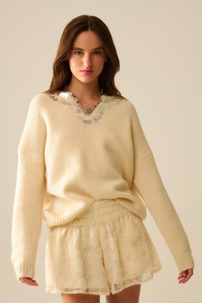 Maglione crema a V con dettaglio di paillettes