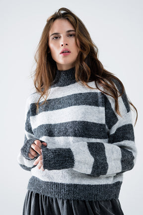 Q2 maglione dolcevita a righe grigie