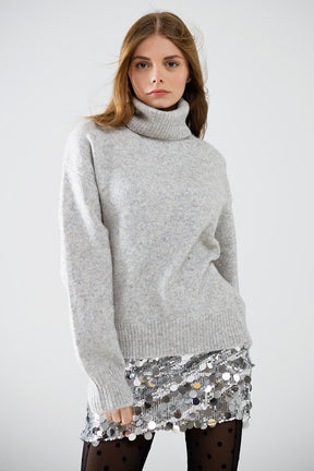 Q2 maglione dolcevita grigio con maniche scese