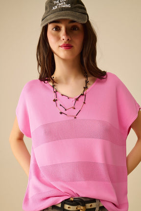 Q2 Maglione fucsia con scollo a V e dettaglio punto a giorno