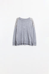 Q2 maglione grigio a maniche lunghe con paillettes sulle spalle