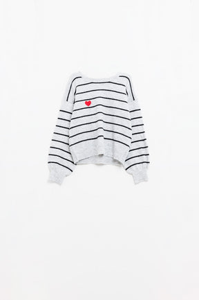 Maglione grigio a righe con dettaglio cuore rosso