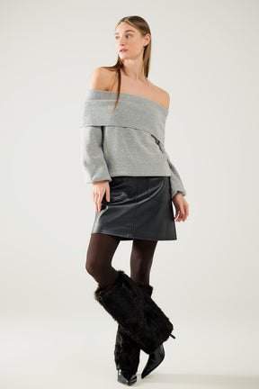 Maglione grigio con scollo a barca e paillettes
