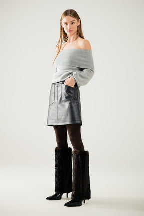 Maglione grigio con scollo a barca e paillettes