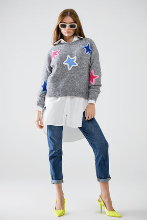 maglione grigio con stelle ricamate