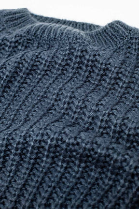 Maglione grigio scuro in maglia grossa con maniche a palloncino
