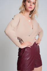 Q2 Maglione lavorato a maglia con scollo a V avvolto in beige