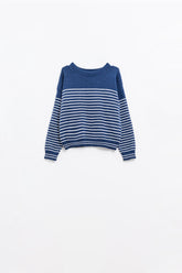 Q2 maglione navy a righe bianche con collo a barca