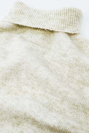 maglione panna a collo alto e soffice dal taglio rilassato