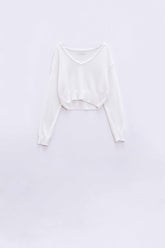 Q2 Maglione panna con ampio scollo a V e dettaglio a treccia