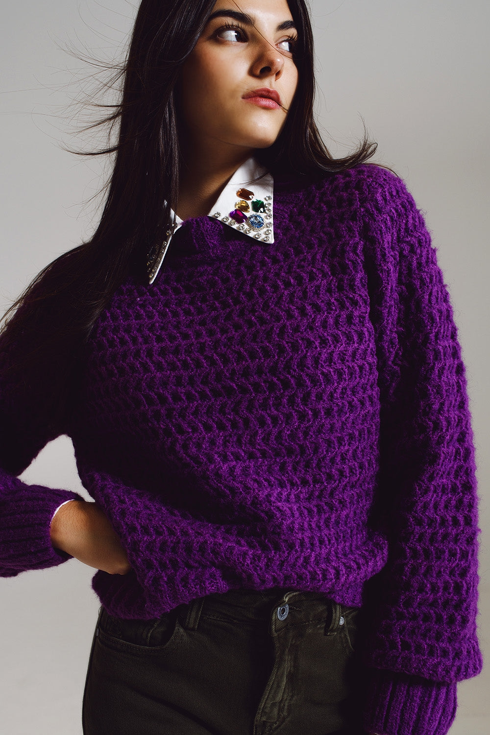 Q2 Maglione rilassato a maglie larghe con collo alto in viola