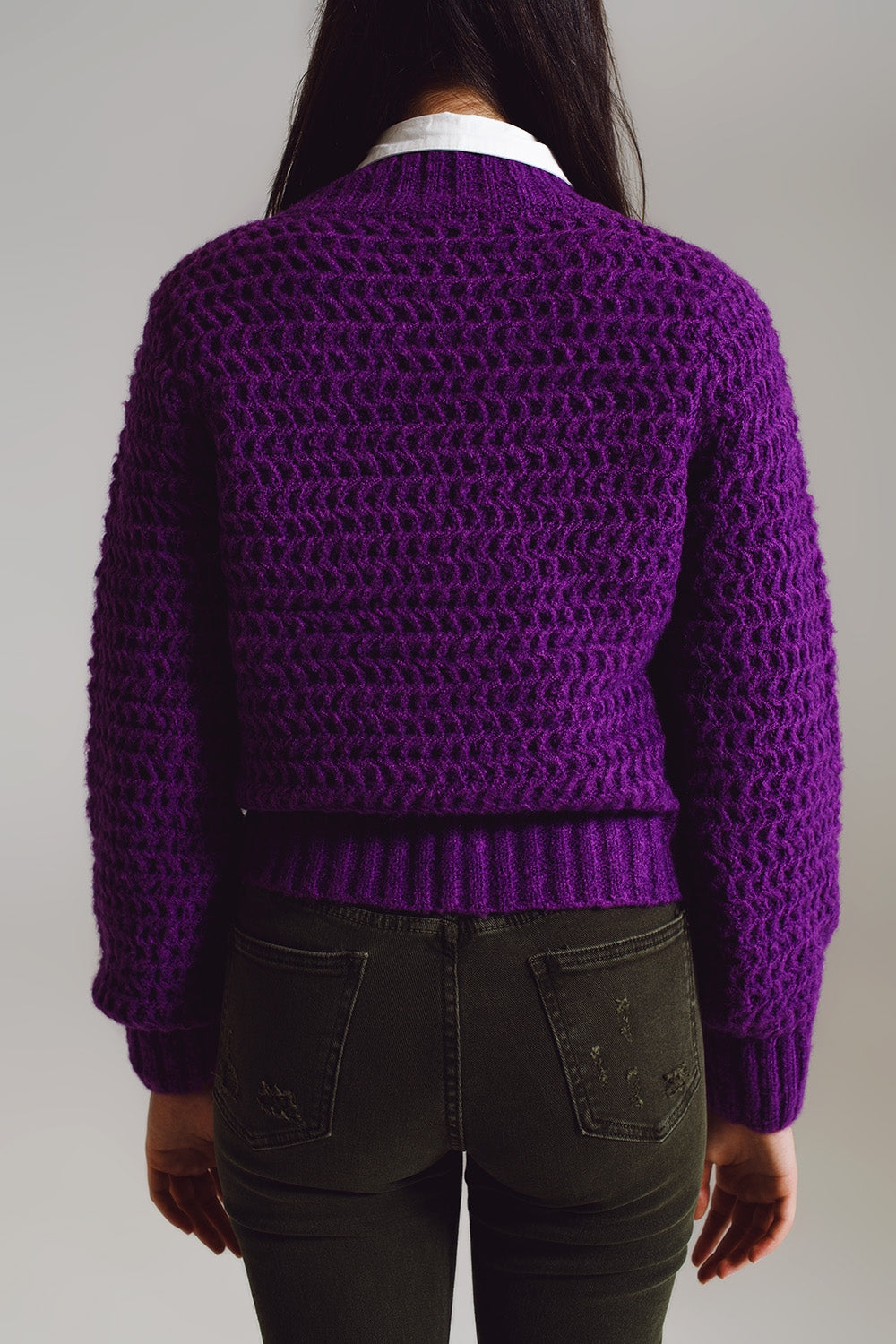 Maglione rilassato a maglie larghe con collo alto in viola