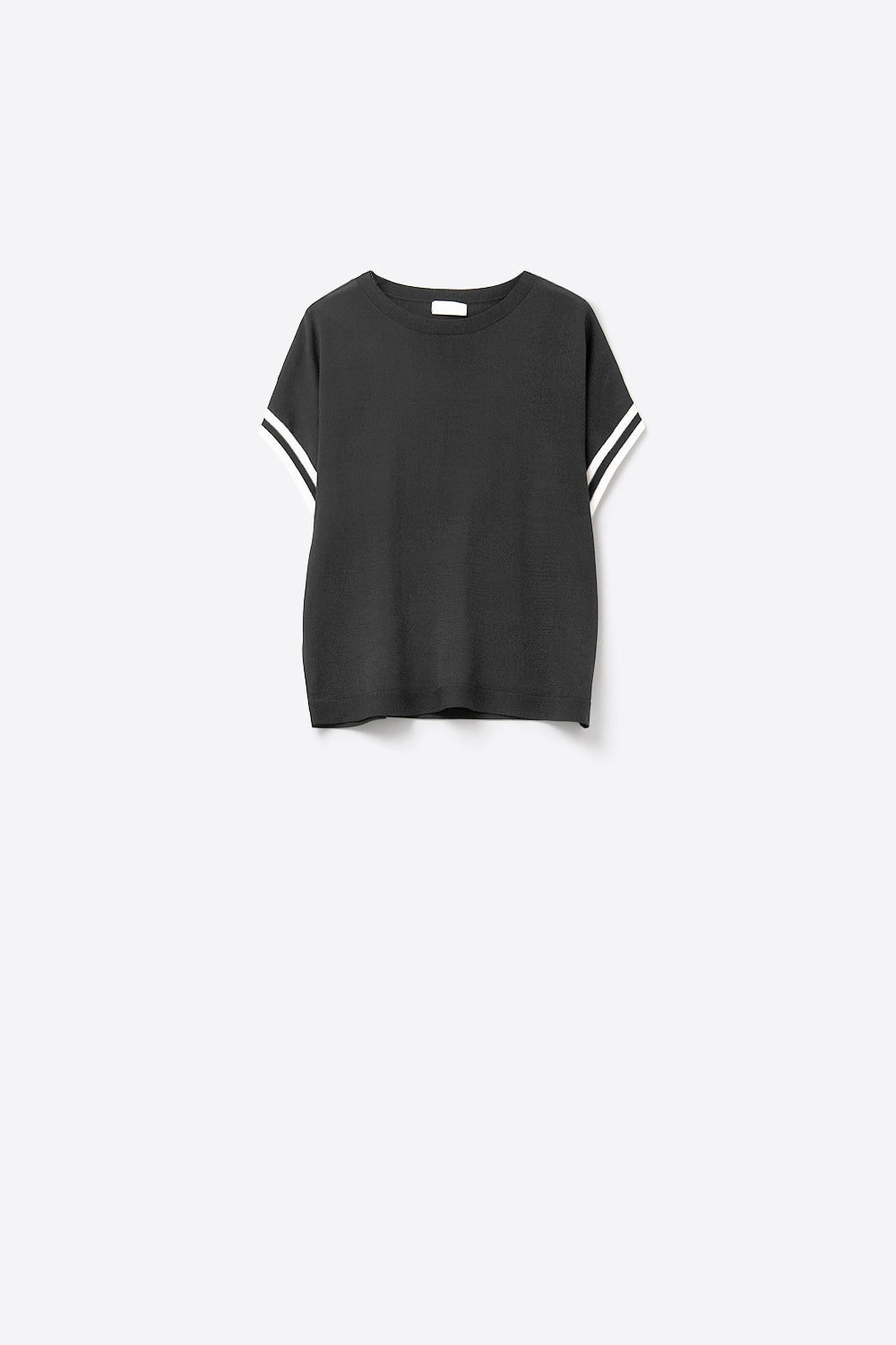Q2 Maglione rilassato nero con dettagli a contrasto bianco