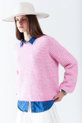 Q2 Maglione rosa a righe bianche
