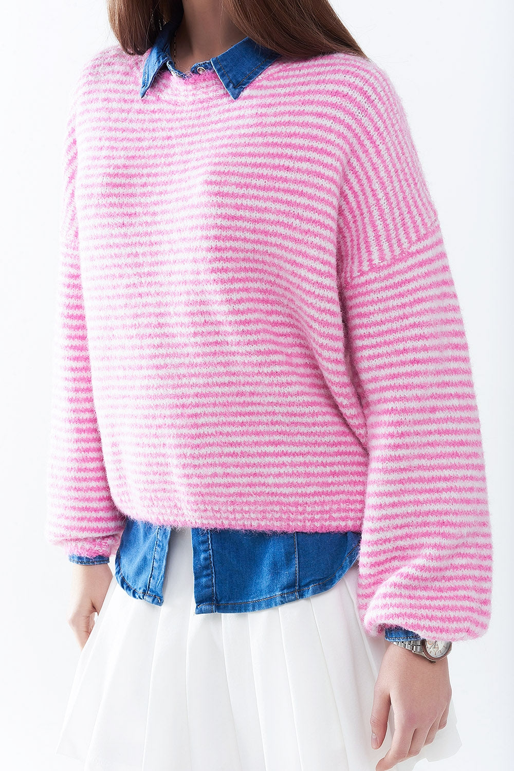 Maglione rosa a righe bianche