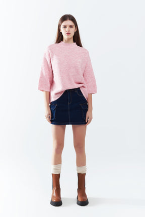 Maglione rosa soffice con maniche a tre quarti e scollo rotondo
