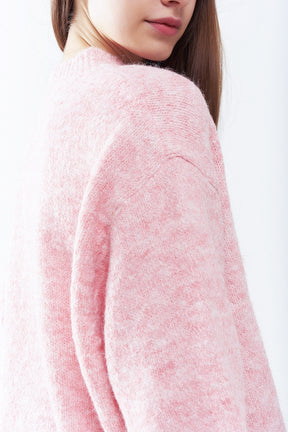 Maglione rosa soffice con maniche a tre quarti e scollo rotondo