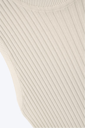Maglione senza maniche a coste con vestibilità bodycon In beige