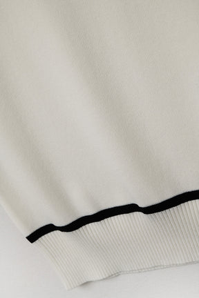 Maglione senza maniche bianco con linee nere all'esterno