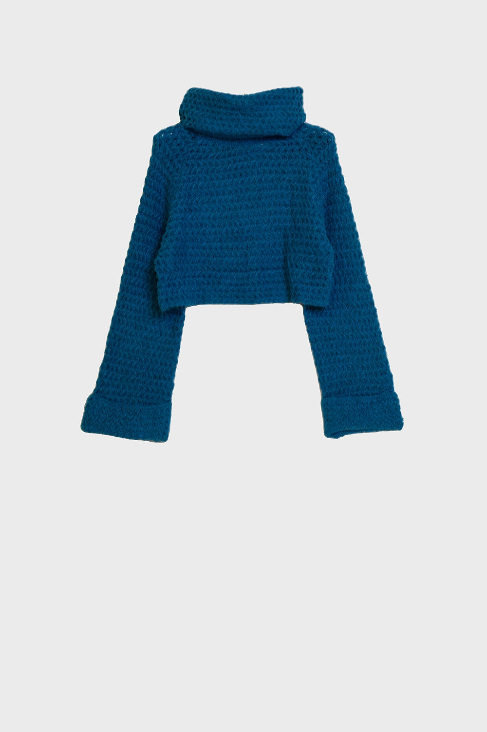 Q2 Maglione taglio corto con collo alto di colore blu