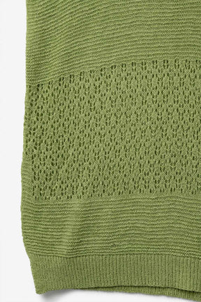 Maglione verde con morbida maglia aperta e maniche scese