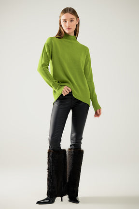 Maglione verde largo con apertura sul retro