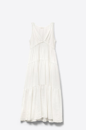 Maxi abito bianco con dettagli in pizzo e stile boho