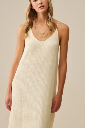 Maxi abito con cinturino posteriore con perline in crema