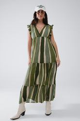 Q2 Maxi abito con scollo a V e gonna a balze in verde a righe tie-dye