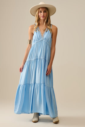 Maxi abito fluido con inserti in pizzo in blu chiaro