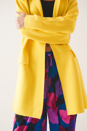 Maxi cardigan giallo con colletto
