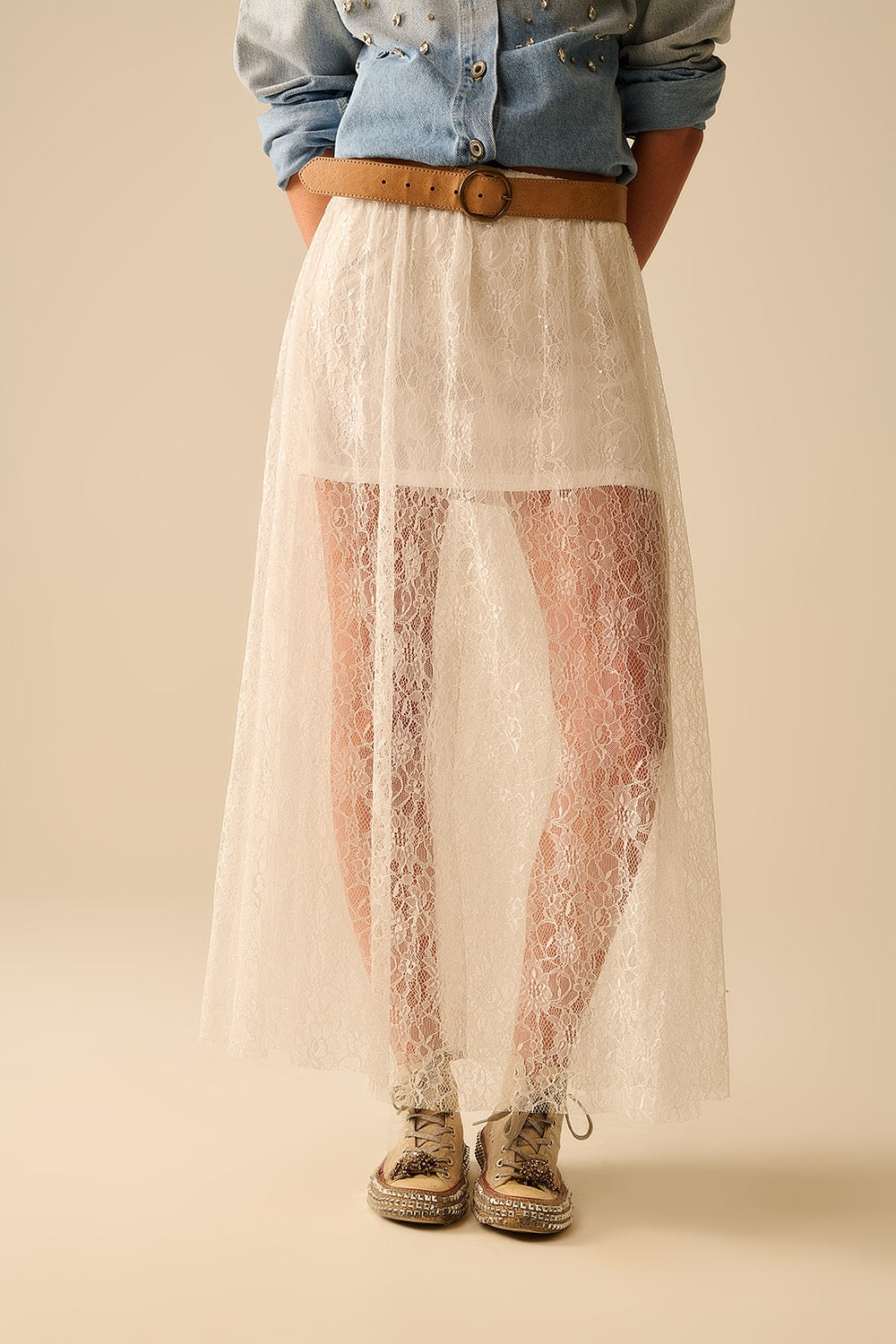 Q2 Maxi gonna in pizzo bianco con dettagli in paillettes